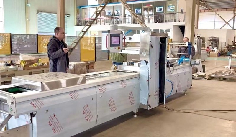 What are the wear-prone components in fully automatic stretch film vacuum packaging machines?