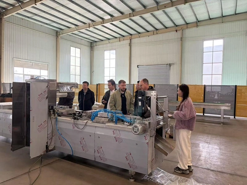 What are the wear-prone components in fully automatic stretch film vacuum packaging machines?